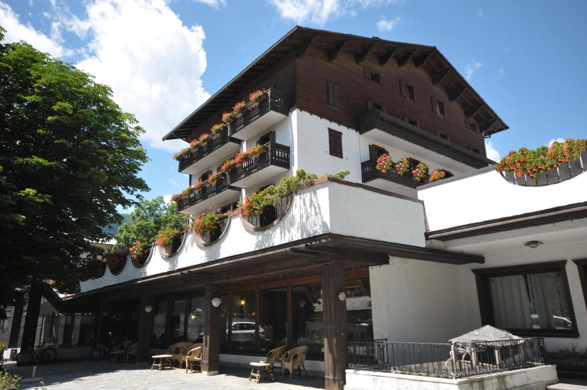 Hotel Nazionale Bormio Esterno foto