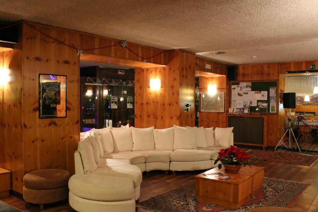 Hotel Nazionale Bormio Esterno foto