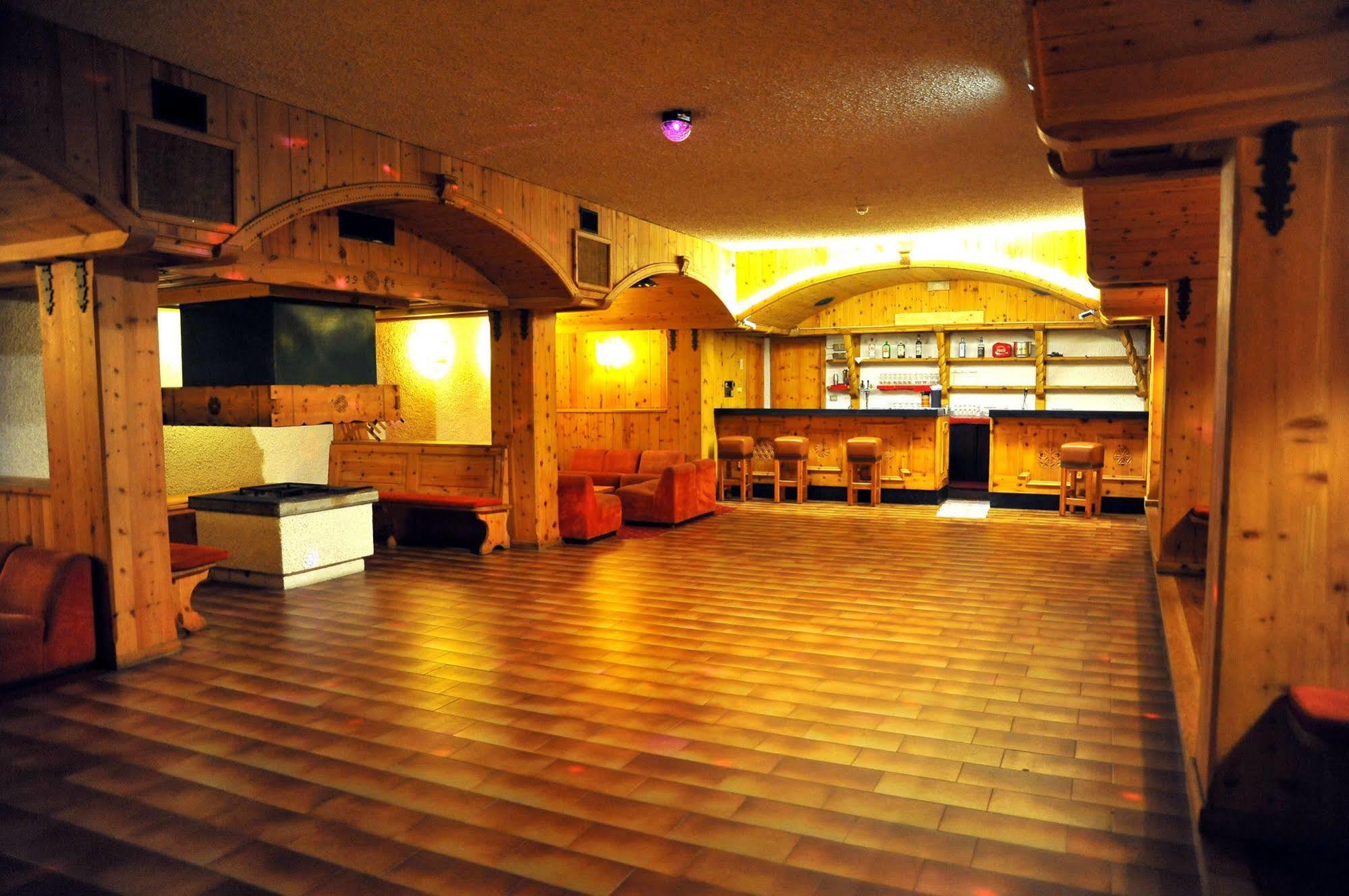 Hotel Nazionale Bormio Esterno foto